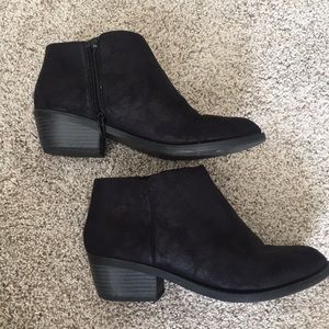 Little wedge black booties